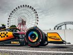 Ландо Норрис за рулём McLaren MCL36 на трассе в Сузуке