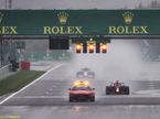 Макс Ферстаппен и Джордж Расселл едут за сейфти-каром в Спа 