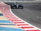 Джордж Расселл за рулём Mercedes W10 на тестах в Бахрейне