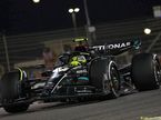 Льюис Хэмилтон на трассе Гран При Бахрейна