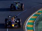 Макс Ферстаппен и Льюис Хэмилтон на трассе в Мельбурне
