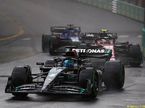 Джордж Расселл за рулём Mercedes W14 на трассе в Монако