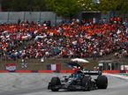 Джордж Рассел за рулём Mercedes W14 на трассе в Барселоне, фото XPB