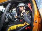 Карлос Сайнс-младший за рулём Renault Megane R.S