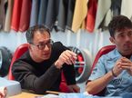 Шарль Леклер обсуждает с дизайнерами Ferrari особую версию раскраски машины, фото пресс-службы Ferrari