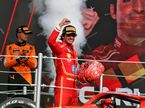 Карлос Сайнс на подиуме в Мехико, фото XPB
