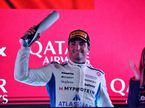 Карлос Сайнс на подиуме в Катара, фото XPB