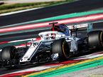 Шарль Леклер за рулём Sauber C37 на тестах в Барселоне