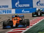 Льюис Хэмилтон преследует Ландо Норриса