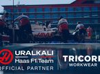 Команда Haas F1 работает с машиной (фото пресс-службы Haas)