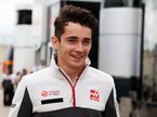 Шарль Леклер в 2016 году появлялся в паддоке в униформе Haas, фото XPB