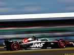 Нико Хюлкенберг за рулём машины Haas на тренировках в Сильверстоуне