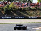 Ландо Норрис за рулём McLaren на трассе в Зандфорте, 2022 год