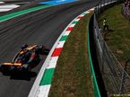 Оскар Пиастри за рулём McLaren MCL60 во время квалификации в Монце