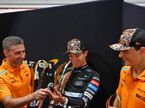 Андреа Стелла и гонщики McLaren после победы Ландо Норриса в Сингапуре, фото XPB