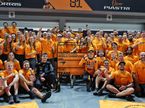 Команда McLaren празднует победу в Кубке конструкторов, фото XPB