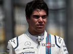 Лэнс Стролл возвращается в боксы Williams после аварии
