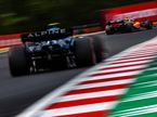 Машины Alpine и McLaren ведут борьбу на трассе Гран При Венгрии, фото XPB