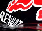 Логотип Renault на машине Red Bull Racing