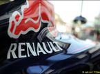 Логотип Renault нв машине Red Bull Racing