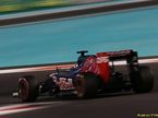Машина Toro Rosso на трассе в Абу-Даби