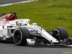 Маркус Эриксон на тестах в Барселоне на рулём Sauber C37