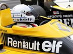 Рене Арну в кокпите исторической машины Renault на Гран При Франции, 2028 год, фото XPB