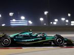 Себастьян Феттель за рулём Aston Martin AMR22 на тестах в Бахрейне, фото XPB