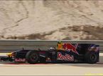 Себастьян Феттель на трассе в Бахрейне