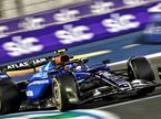 Карлос Сайнс за рулём FW47 на трассе в Джидде, фото XPB