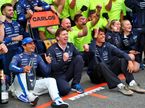 Команда Williams празднует успех Карлоса Сайнса в Баку, фото XPB