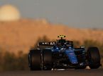 Карлос Сайнс за рулём Williams FW48 на тестах в Бахрейне, фото пресс-службы команды
