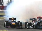 Шлейф дыма за машиной Марка Уэббера в Бахрейне