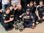 Команда Red Bull празднует победу