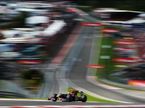 Себастьян Феттель проходит поворот Eau Rouge, Спа, 2009 г.