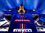 Машина Red Bull Racing перед презентацией