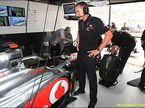 Мартин Уитмарш в боксах McLaren