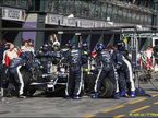 Команда Williams во время пит-стопа
