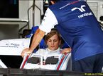Сьюзи Вольфф готовится выехать на трассу в Сильверстоуне