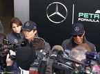 Гонщики Mercedes на встрече с прессой в Барселоне