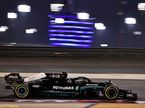 Валттери Боттас за рулём Mercedes W12 на тренировках в Бахрейне