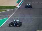 Машины Mercedes на трассе Гран При Эмилии-Романьи, 2020 год