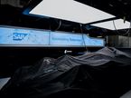 Логотип SAP в боксах Mercedes, фото пресс-службы команды