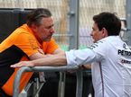 Тото Вольфф и Зак Браун, исполнительный директор McLaren Racing, фото XPB