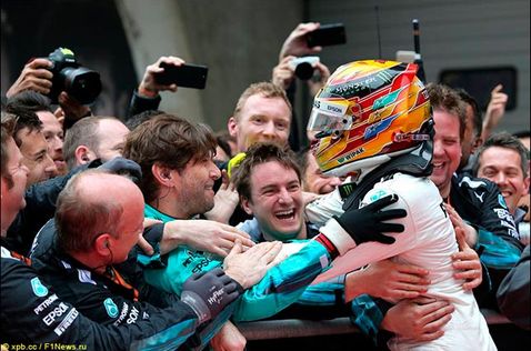 Льюис Хэмилтон выиграл Гран При Китая