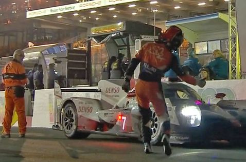 Инцидент с участие Капиллера и Toyota. Фото WEC