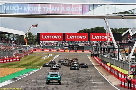 Старт Гран При Великобритании 2022