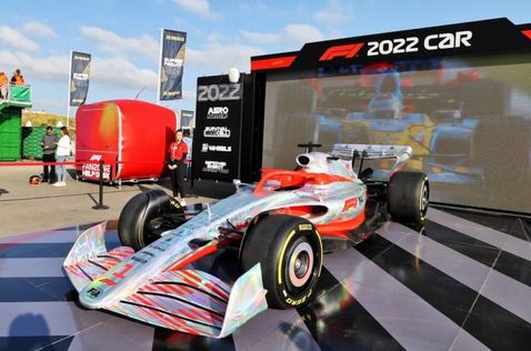 Макет машины нового поколения, представленный в 2021 году в Сильверстоуне, фото XPB