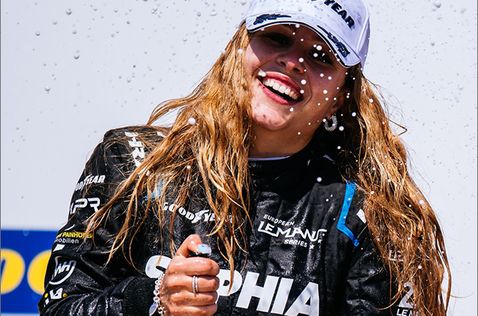 София Флёрш празднует успех на подиуме в Ле-Кастелле