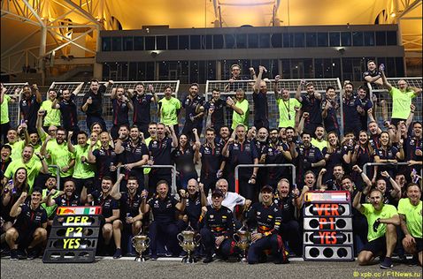 В Red Bull Racing празднуют победный дубль